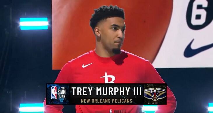 KJ Martin z Houston Rockets zaprezentowany jako Trey Murphy z New Orleans Pelicans przed konkursem wsadów