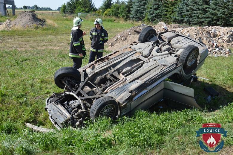 Wypadek drogowy pod Łowiczem. Jedna osoba została ranna