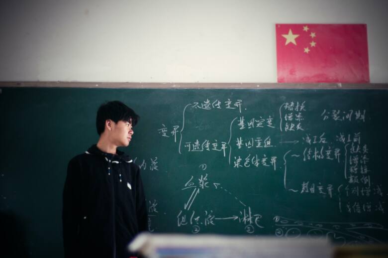 Chińscy uczniowie mają wysoko postawioną poprzeczkę: konkurencja w szkole jest bardzo duża, podobnie jak wymagania wobec młodych ludzi.