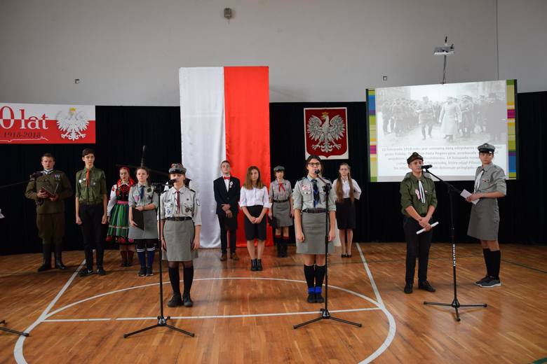 W szkole w Zduńskiej Dąbrowie przypomniano bohaterską łączniczkę Batalionów Chłopskich [ZDJĘCIA]