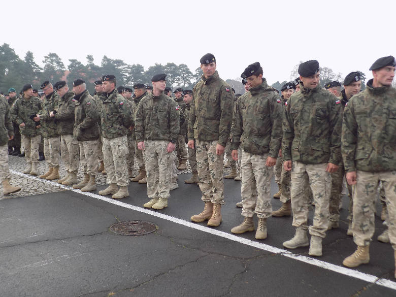 We wtorek 8 grudnia na placu apelowym żołnierze uroczyście powitali swoich kolegów, którzy po półrocznej misji wrócili do 10 Brygady Kawalerii Pancernej w Świętoszowie. 