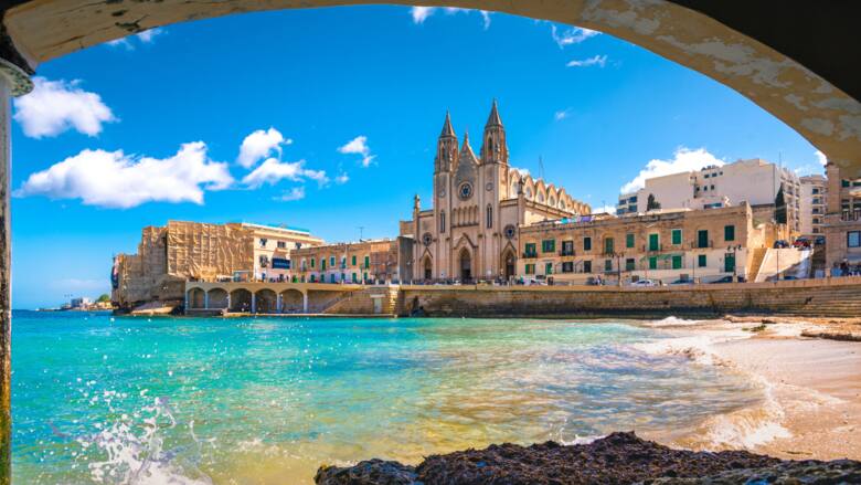 Widok na miasteczko St. Julian na Malcie