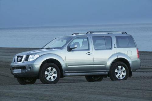 Fot. Nissan: Nissana zbudowano na ramie, ma przy tym bardzo duży rozstaw osi, dzięki temu nie ucierpiał komfort jazdy