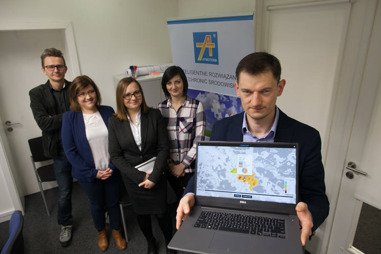 Część zespołu Atmotermu (od lewej: Tomasz Kochanowski, Urszula Chmura, Agnieszka Rybak, Magdalena Krowicka i Tomasz Przybyła) zaangażowana w projekt.  