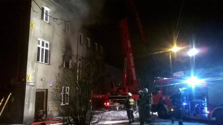 Pożar w Będzinie przy Browarnej. Jedna osoba nie żyje [ZDJĘCIA + WIDEO]