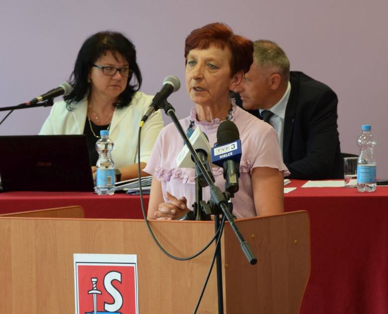 Teresa Przeorska z Koła Gospodyń Wiejskich w Michniowie na sesji rady miejskiej ostrzegała - pani prezes to oszustka!