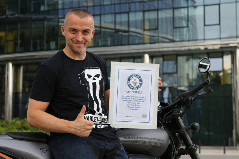 20 maja 2017 r. w Rzeszowie został pobity rekord Guinnessa w jeździe na motocyklu z jednoczesnym tzw. paleniem gumy. Wyczynu tego dokonał Maciej „DOP”