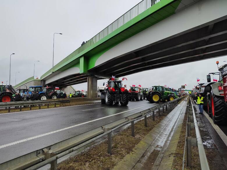 Rolnicy blokują m.in. trasę Białystok - Warszawa