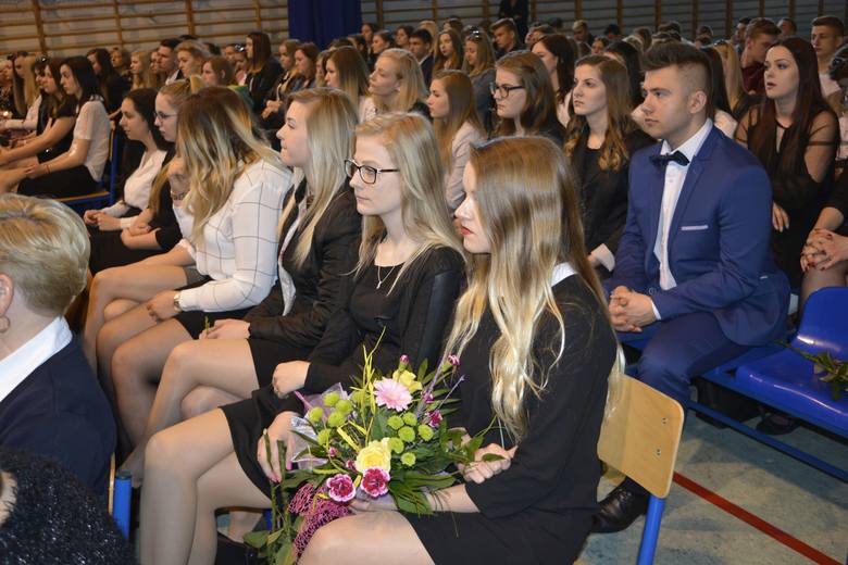 Zakończenie roku szkolnego uczniów ostatnich klas Zespołu Szkół Zawodowych nr 3 w Łowiczu [Zdjęcia]