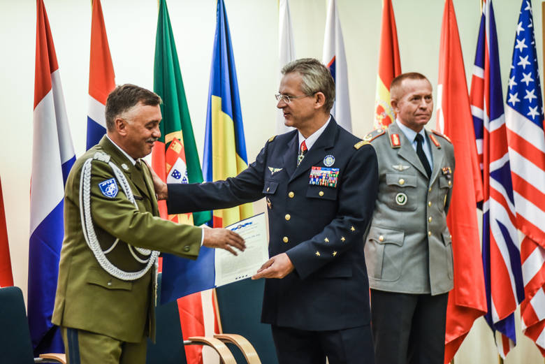 Wczoraj odbyła się ceremonia przekazania obowiązków dowódcy Centrum Szkolenia Sił Połączonych w Bydgoszczy. 
