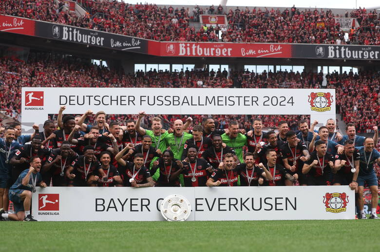 Bayer Leverkusen świętujący mistrzostwo Niemiec