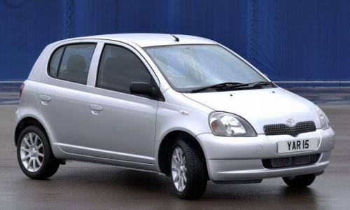 Fot. Toyota: Toyota Yaris jest mniejsza od Fabii i nadaje się znakomicie do jazdy w mieście.