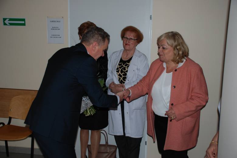 Dzień Pracownika Służby Zdrowia w Pińczowie. Burmistrz Włodzimierz Badurak złożył podziękowania