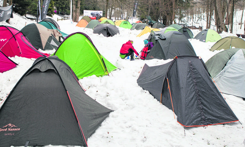 Zimowa przygoda w górach, pod namiotem 