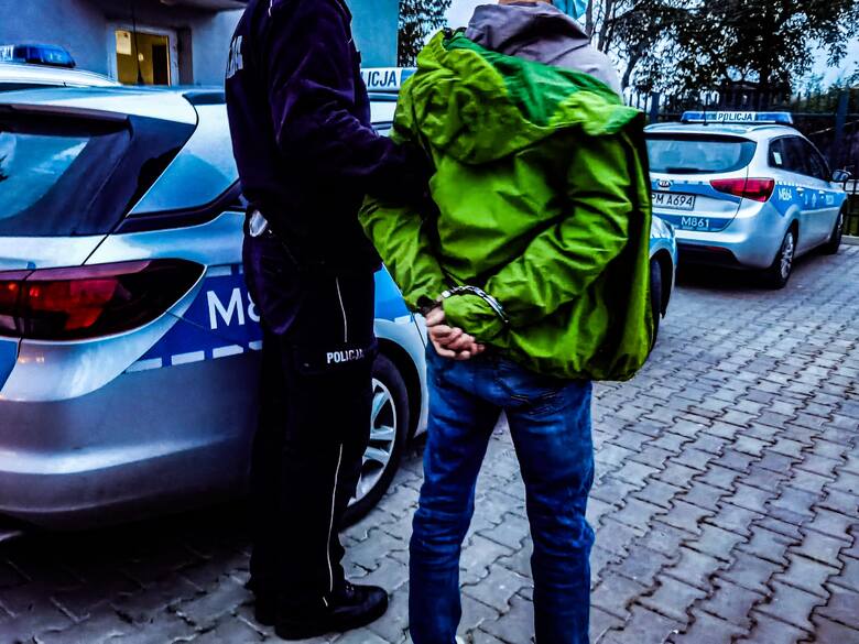 W Siemiatyczach policjanci zatrzymali kierowcę peugota, który wcześniej nie zatrzymał się do kontroli straży granicznej. Za kierownicą siedział obywatel Albanii. Przewoził 7 nielegalnych imigrantów z Iraku. 