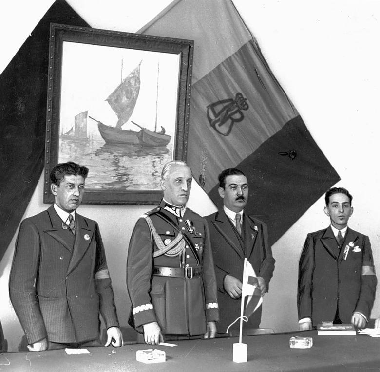 Pieszy, paramilitarny oddział Ligi Morskiej i Kolonialnej mający pełnić służbę w przyszłych koloniach Polski (Toruń, 1939 r.).