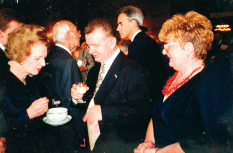 W Ogrodzie Smaków gościła m.in. Margaret Thatcher. Słynna brytyjska premier Margaret Thatcher zajadała się u pani Marii chłodnikiem, który przygotowano specjalnie dla niej.