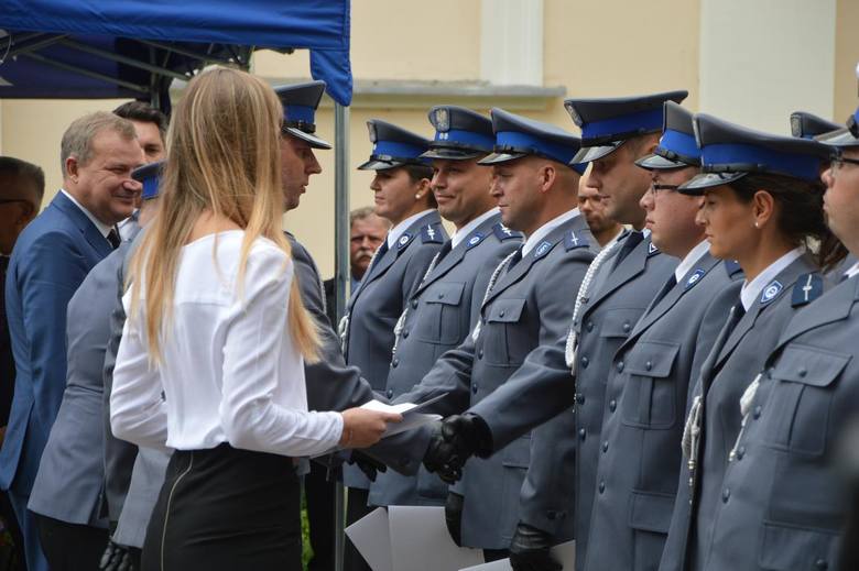 Święto policji w Łowiczu. Nagrodzono policjantów, którzy ujęli sprawcę zabójstwa [ZDJĘCIA]