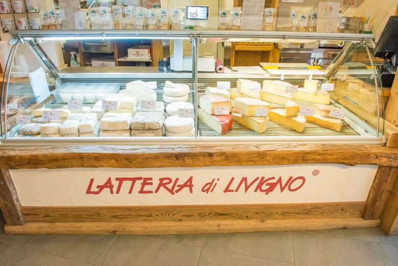 W Livigno można kupić słynne alpejskie sery.