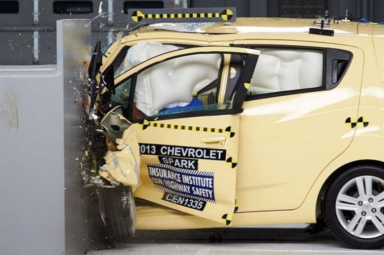 Chevrolet Spark wypadł najlepiej z miejskich aut przy uderzeniu w narożnik przeszkody