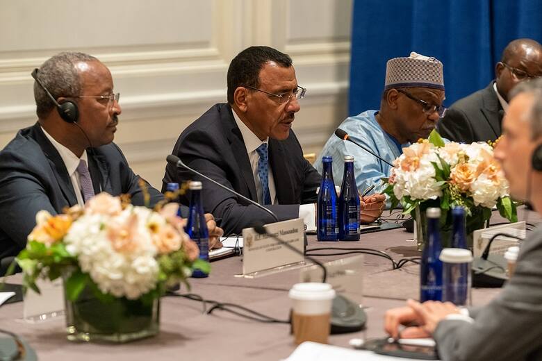 Prezydent Nigru aresztowany podczas ucieczki. Nie wiadomo, gdzie jest