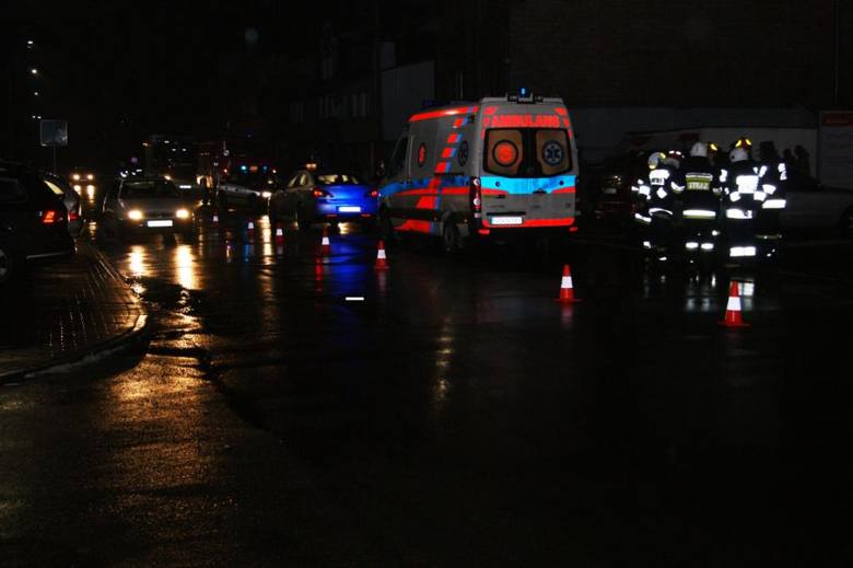 Wypadek w Rawie. Potracenie kobiety na przejściu dla pieszych na Al. Konstytucji 3 Maja