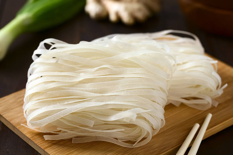 Z ziaren ryżu produkowany jest makaron ryżowy jasny lub ciemny. Niestety ma wysoki indeks glikemiczny i nie jest zalecany dla osób z zaburzeniami funkcjonowania
