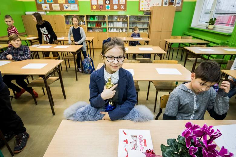 Krystyna Michalska (SP nr 64 Bydgoszcz) otrzymała aż 4302 i zwyciężyła w kategorii „Nauczyciel klas IV-VII i gimnazjum. Od uczniów w nagrodę dostała statuetkę przypominającą Oscara.