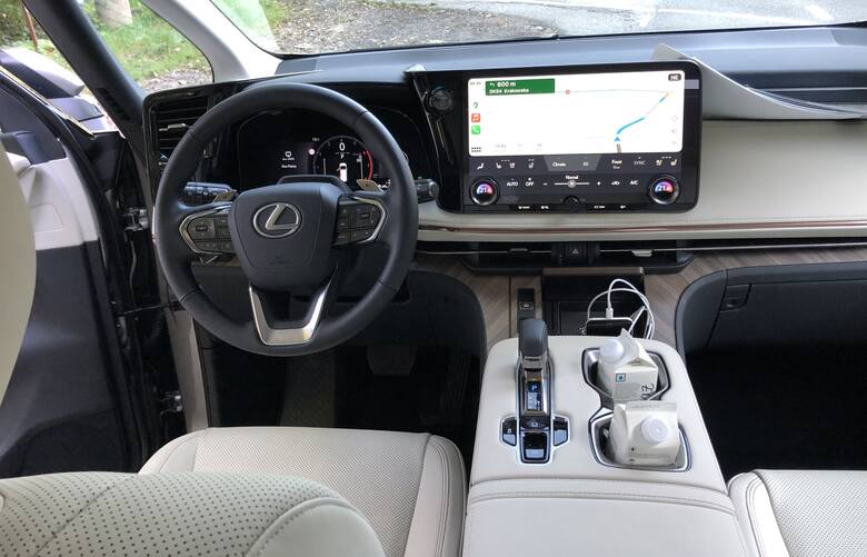 Lexus LM to pierwszy model marki w Europie, który łączy w sobie komfort ekskluzywnej limuzyny z nadwoziem przestronnego minivana. Absolutnym priorytetem