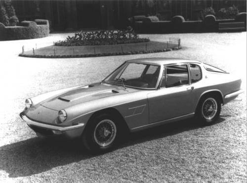 Fot. Maserati: W 1963 r. wprowadzono mniejszy model Mistral z rzędową szóstką o pojemności 3,7 l i mocy 245 KM, formalnego następcę 3500 GT.