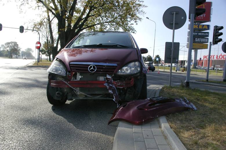Mercedes ma zniszczony przód