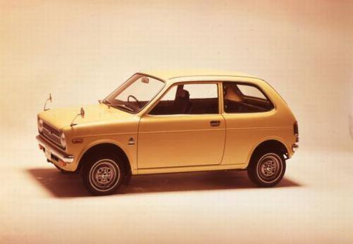 Od lat 60. w Japonii preferowane przez przepisy były samochody o długości do 3 m. napędzane silnikiem o pojemności do 360 ccm. Na zdjęciu Honda Life