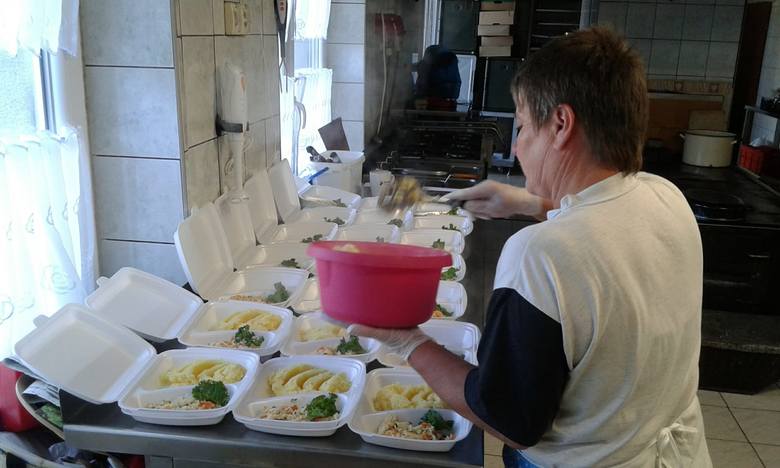 W pierwszej edycji programu pomocowego dla seniorów i potrzebujących kurierzy w województwie dostarczyli 153 tys. posiłków. 