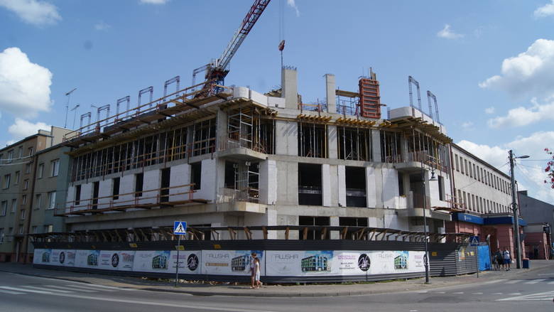 Budowa nowego budynku mieszkalno-usługowego Centrum Rawska na rogu ulicy Rawskiej i Mszczonowskiej