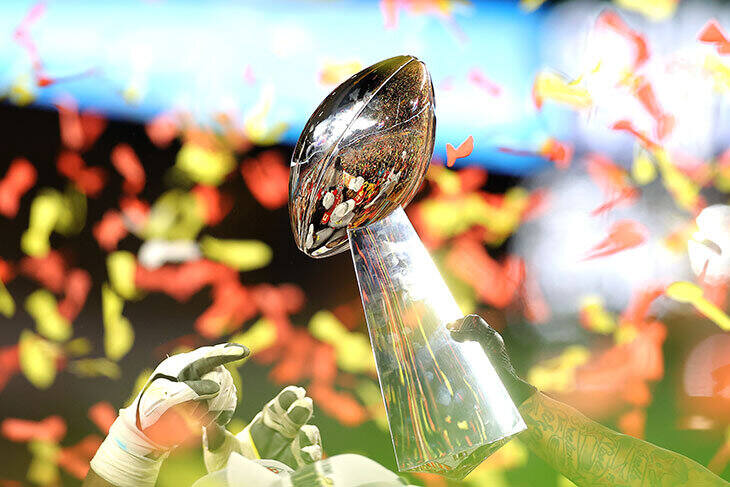 Super Bowl, czyli wydarzenie roku w Ameryce. Skąd wzięła się nazwa, jak powstał, czemu odbywa się w niedziele i dlaczego warto zarwać noc?