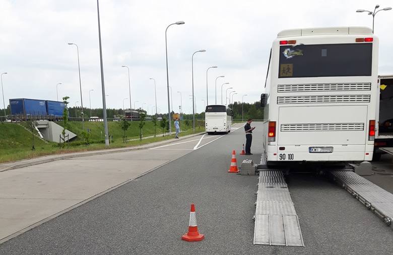 Inspekcja Transportu Drogowego już kontroluje autokary wycieczkowe i zapowiada znaczne nasilenie takich akcji, zwłaszcza w drodze przez nasz region nad