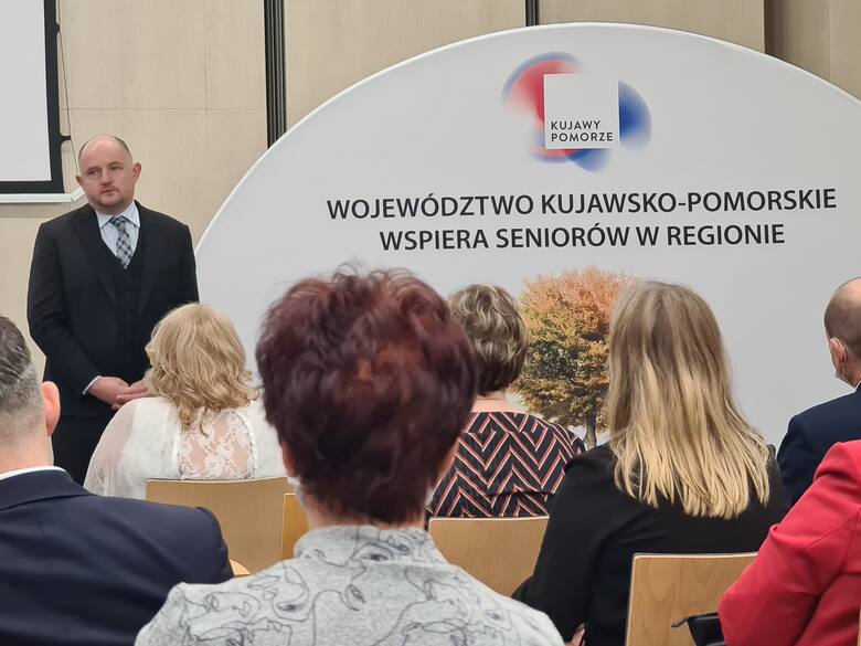 W poniedziałek w Urzędzie Marszałkowski bransoletki życia odebrali przedstawiciele 18 samorządów