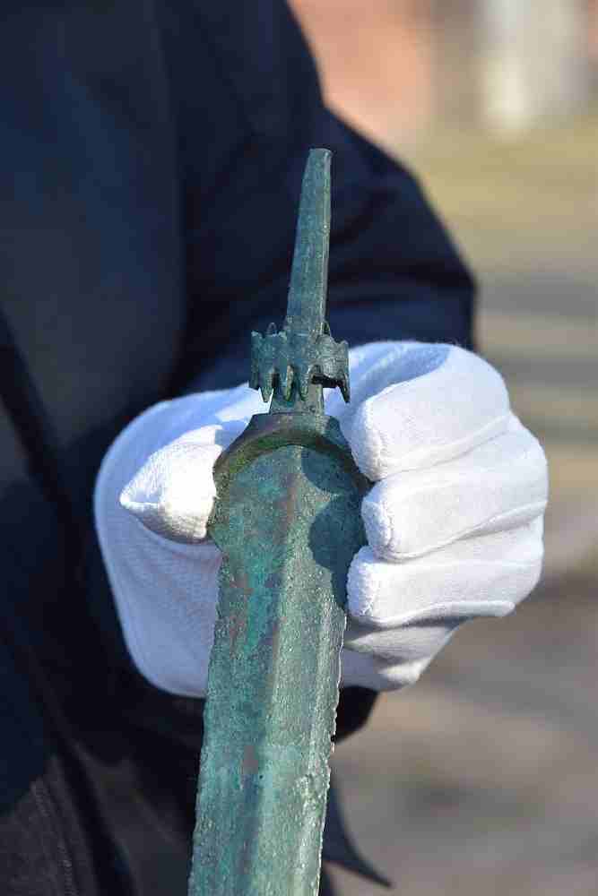 W Górzycy archeolodzy odkryli najstarszy miecz w Polsce. Ma 3.600 lat. Ponadto w mogiłach znaleziono inne przedmioty.