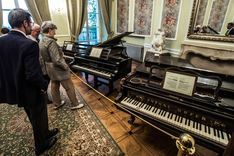 Wszyscy, którzy jeszcze nie widzieli kolekcji fortepianów im. Andrzeja Szwalbego powinni przyjechać do Ostromecka. Kolekcję można oglądać w Ostromecku za darmo.