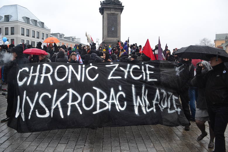Marsz antyfaszystów w Warszawie