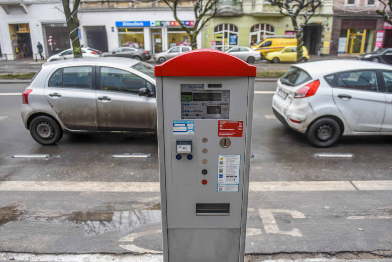 Zdaniem resortu zwiększenie opłat za parkowanie spowoduje zmniejszenie korków w miastach
