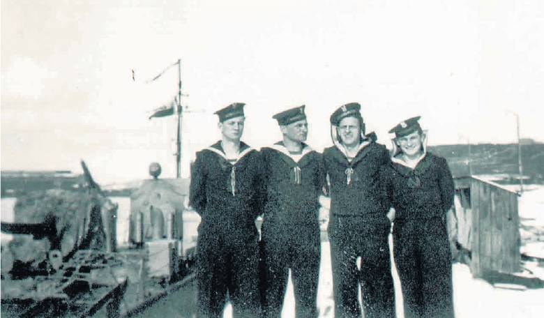 „Żurawia” po 1939 roku Niemcy wcielili do swojej floty. W 1946 roku wrócił do kraju. Po porwaniu i powrocie do kraju przebudowano go i zmieniono jego