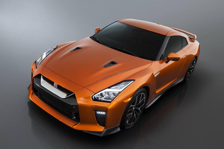 Nissan GT-R Silnik modelu GT‑R – 24‑zaworowa jednostka V6 o pojemności 3,8 litra z podwójnym turbodoładowaniem – rozwija moc 570 KM przy 6800 obr./min