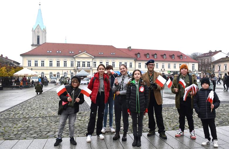 Manifestacja patriotyczna z biało-czerwonym marszem ulicami Starego Miasta stanowiły w Oświęcimiu główną część obchodów 105. rocznicy odzyskania przez