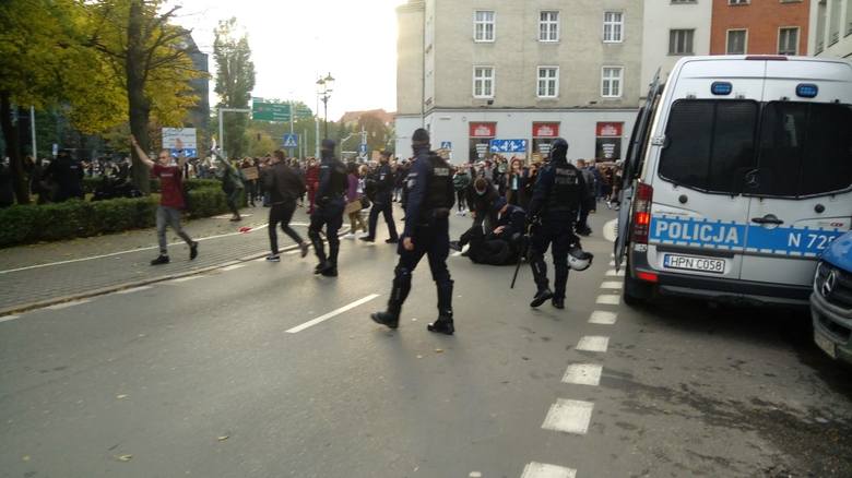 Wielka demonstracja w Gdańsku 24.10.2020! Zablokowane skrzyżowania! Protest kilku tysięcy osób po orzeczeniu Trybunału Konstytucyjnego