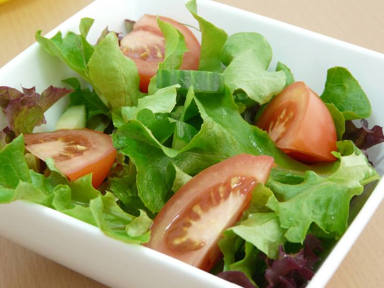 Na diecie warzywno-owocowej powinno się jeść sporo sałat.