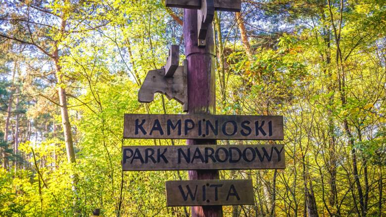 Znak powitalny przy wejściu do Kampinoskiego Parku Narodowego