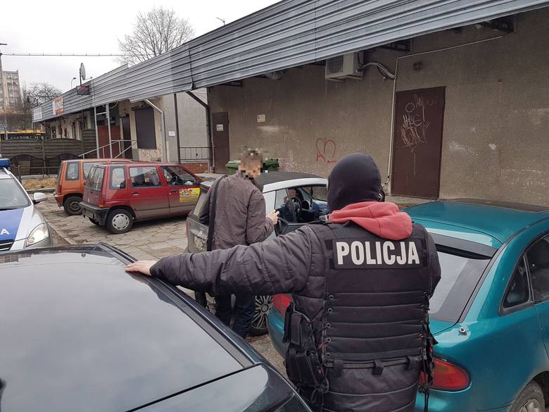 Policyjna akcja na ul. Dąbrowskiego 