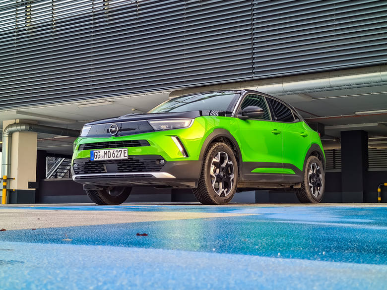 Opel w ostatnich latach dość mocno przemodelował swoją ofertę, wprowadził zdecydowaną zmianę stylistyczną, włącznie z odświeżonym logo. Zmieniły się