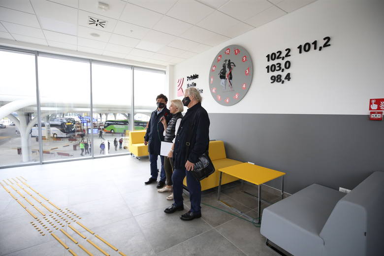 Zegar Radia Katowice jest w budynku dla podróżnych